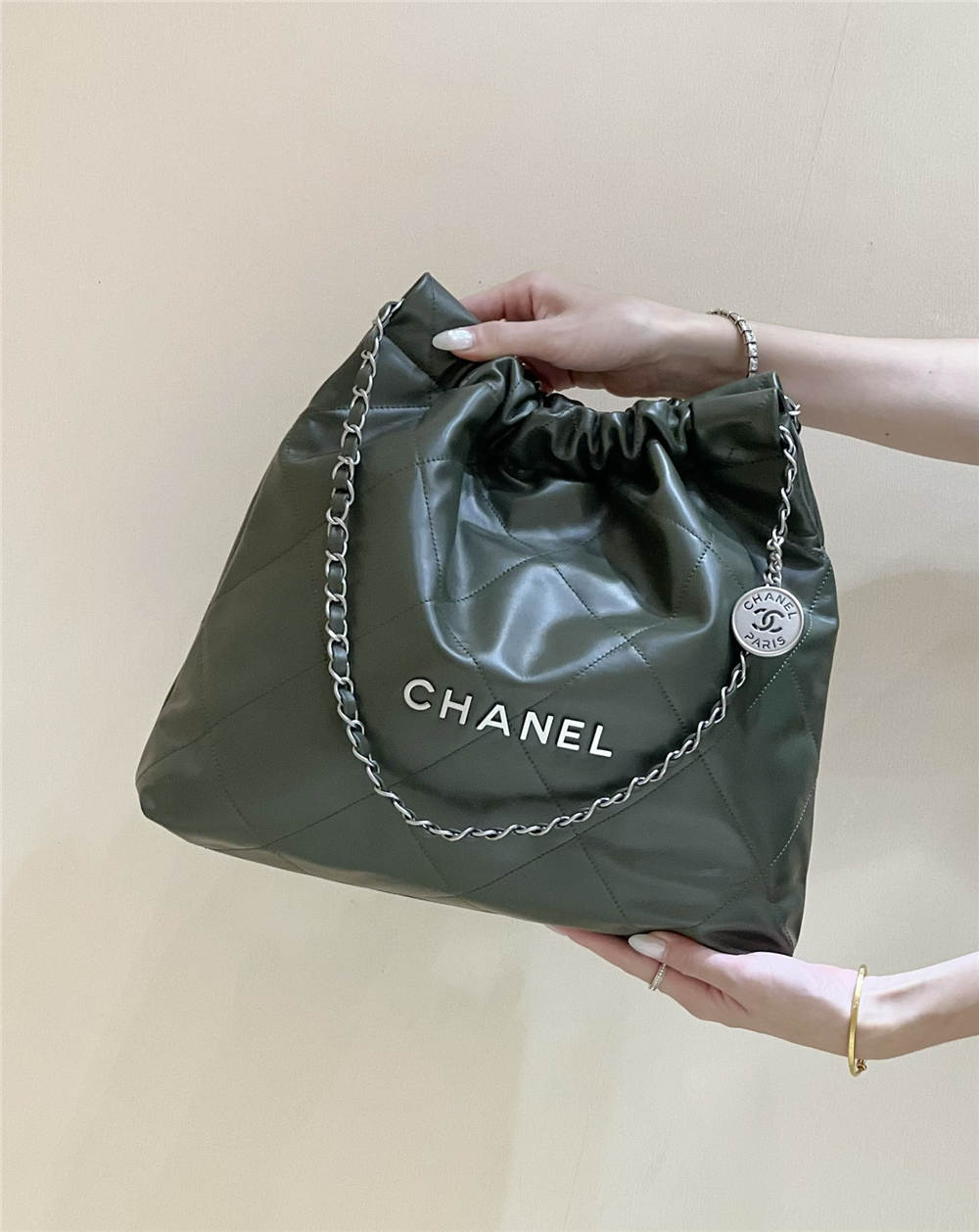 CHANEL 22 HANDBAG AS3261, Size 39x42x8cm 2025 new 